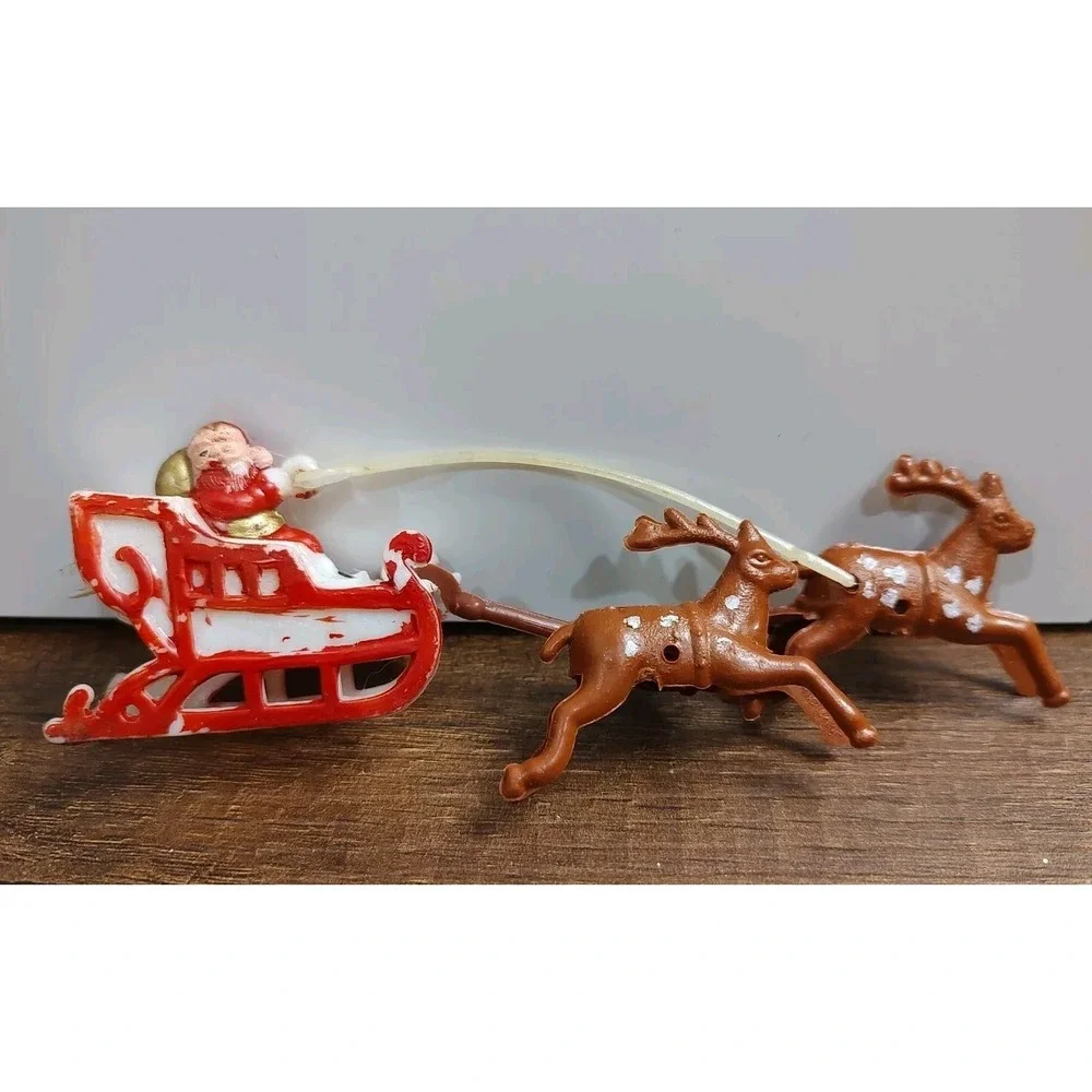 Plastic Christmas Santa Sleigh Reindeer Cake Topper Decoration Vintage B14